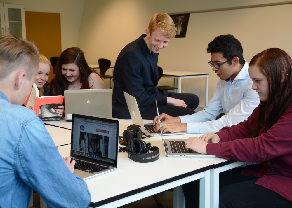 Vi utforskar måtar å kopla teori og praksis i medieopplæringa ved Nordahl Grieg vgs